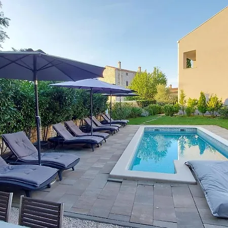 Guest house And Istrasoley 4*